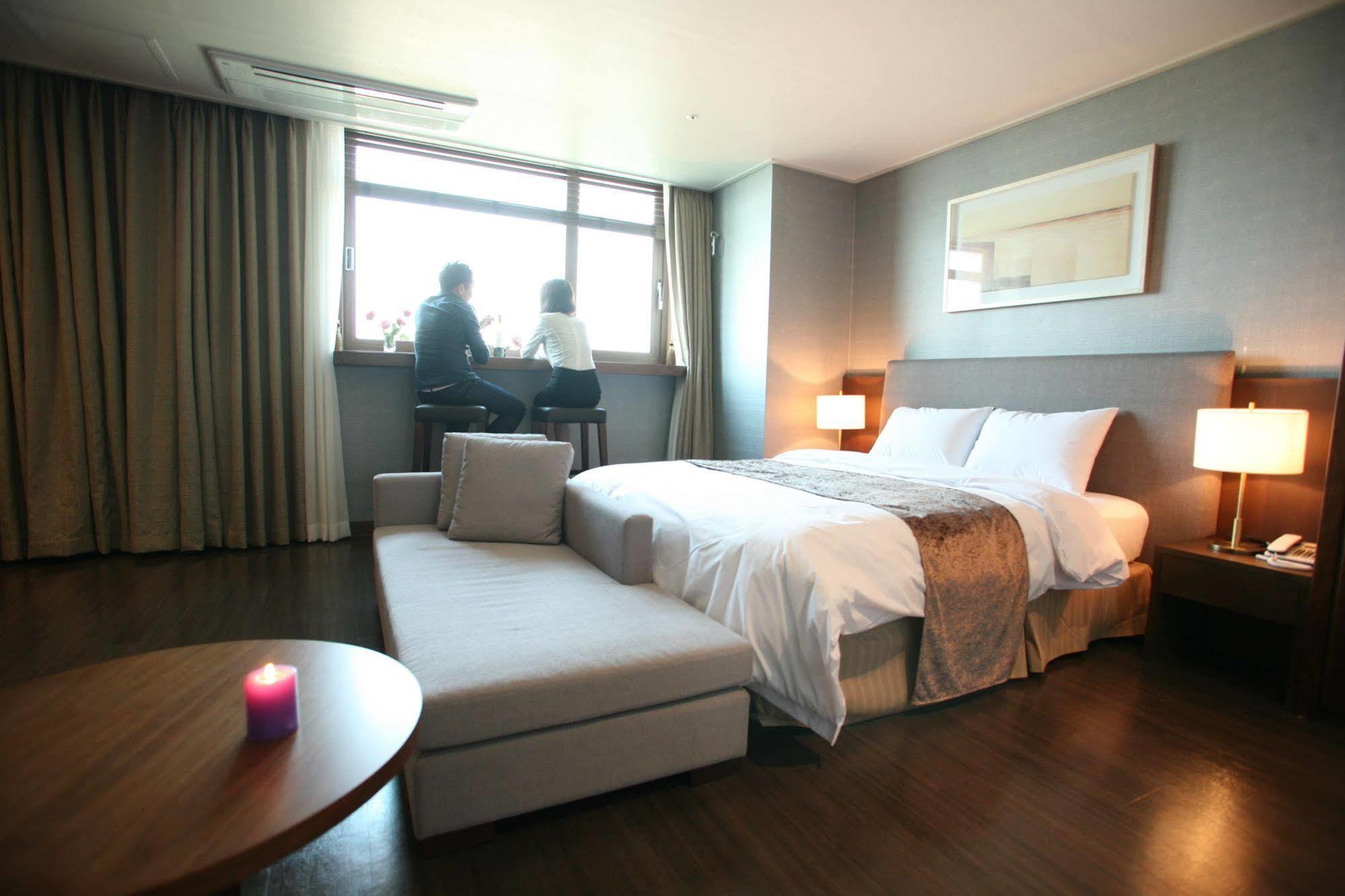 Hyunjin Tourist Hotel Donghae Exterior foto